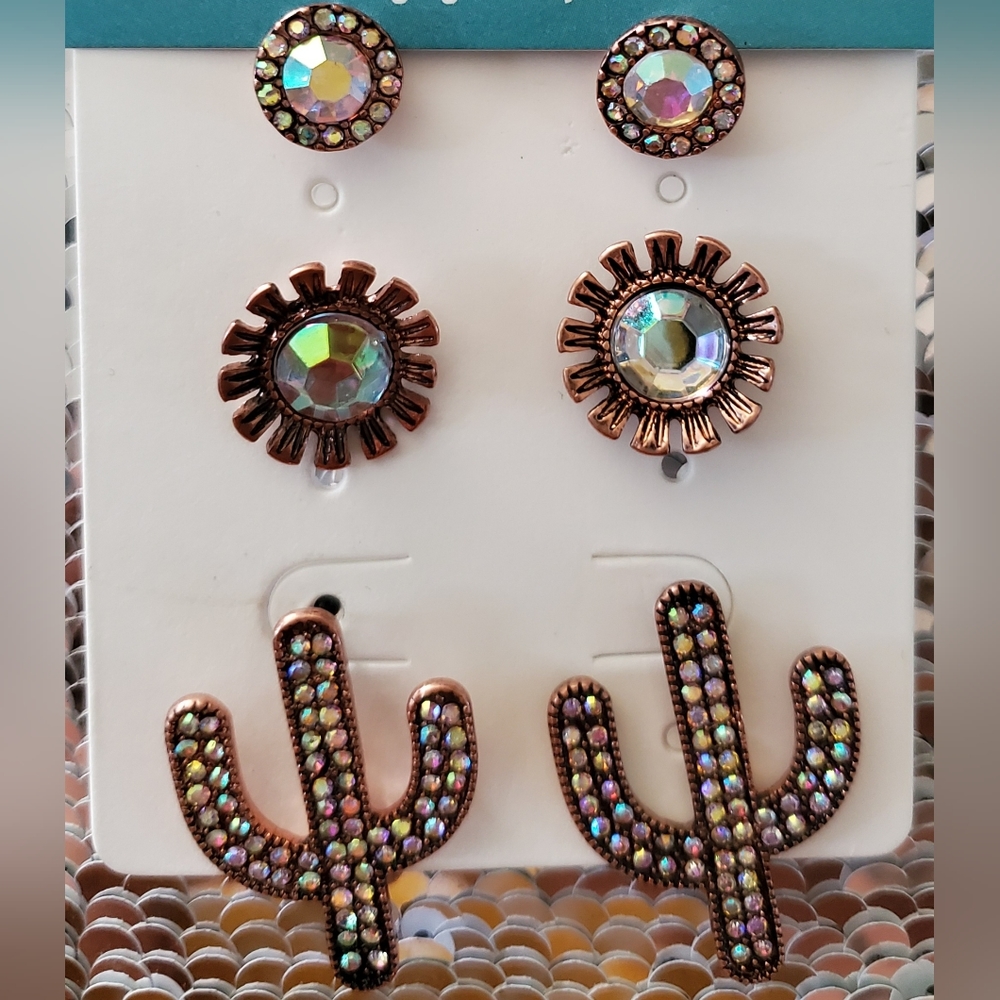 Stud earrings set